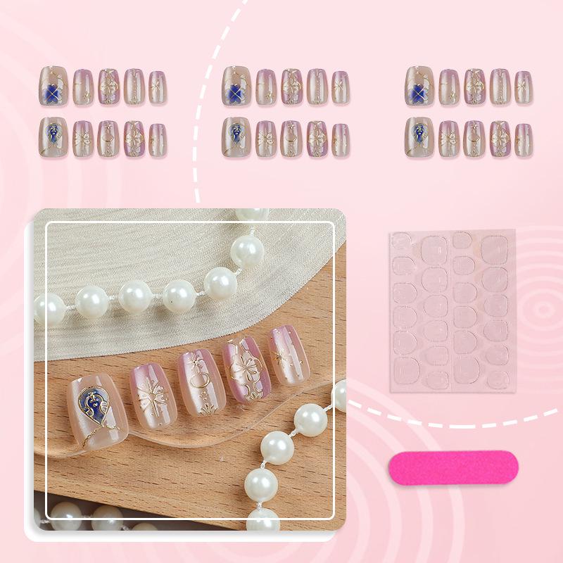

30-Piece Gentle Purple Gradient Manicure with Gold Foil Four-Leaf Clover Fake Nail Stickers