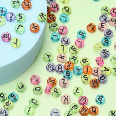 7 מ"מ ייצור תכשיטים אקריליק 500 יחידות שטוח עגול אלפבית אביזרי DIY חרוזים רופפים שקופים מכתב מעורב מחזיק מפתחות שרשרת תליון צמיד