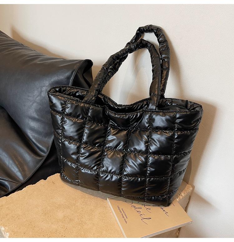 

Космический хлопок одежда вышивальная нить сетка большая вместимость европейский и американский ретро тренд персонализированный иностранный газ однотонный портативный на плечо чёрный