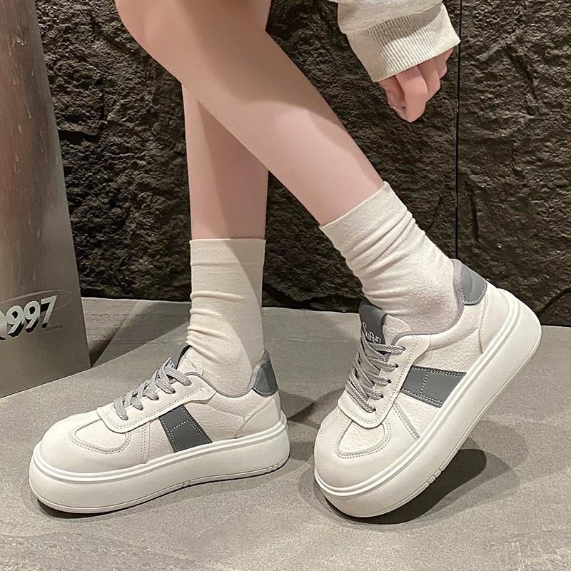 Spring new thick-soled little white shoes women's light and versatile sports and leisure heightening big head lightweight board shoes
