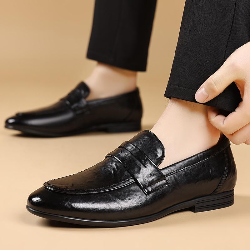 Neue Schuhe für Herren Mode Leder Freizeitschuhe Einfache Designer Anzugschuhe Slipper Loafer