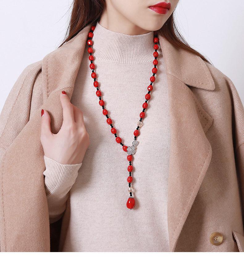 

GEMCHIC Women s Long Red Shell Pearl Sweater Necklace with Four-Leaf Clover Pendant, Elegant Beaded Chain Jewelry for Daily Wear and Party
