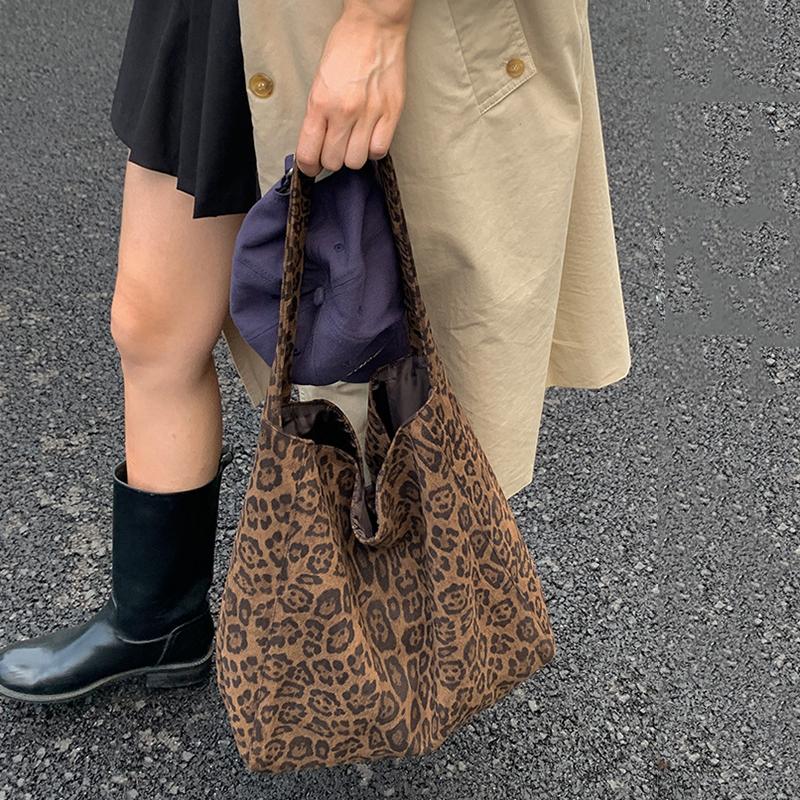 Yogodlns Large Capacity Retro Leopard Print Canvas Tote Bag Women's Commuter Single Wide Strap Underarm Handbag for Winter