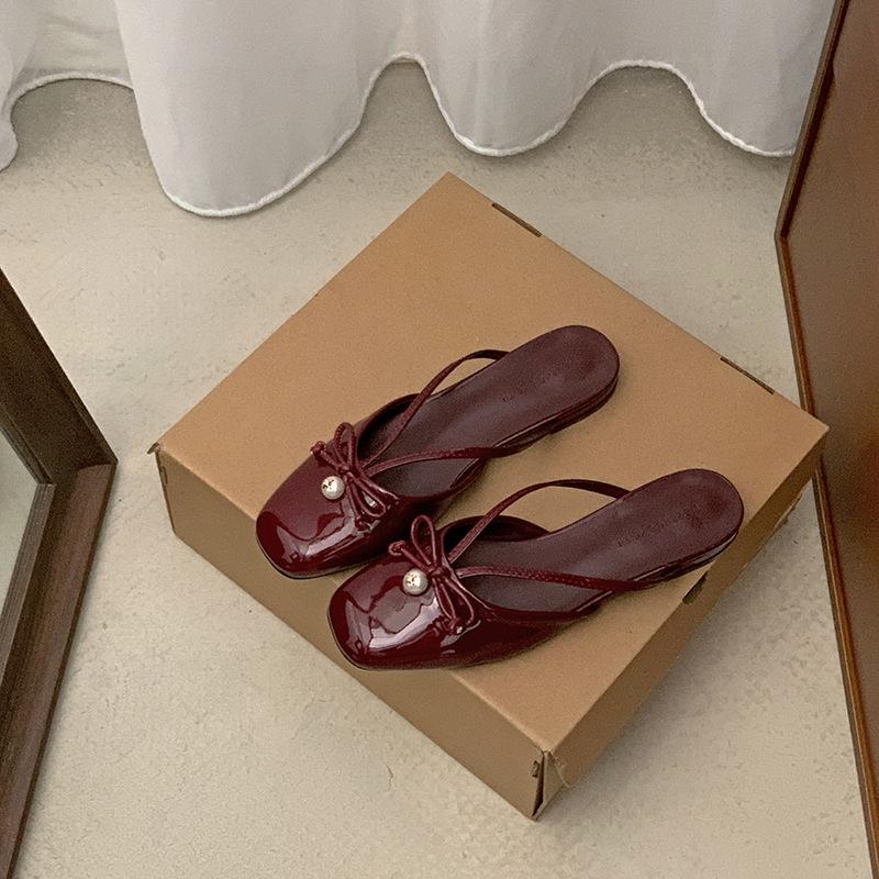 

Temperament retro silver flat-bottomed bag head slippers women s summer wear 2025 new with skirt non-slip cool slippers 40 бордовый