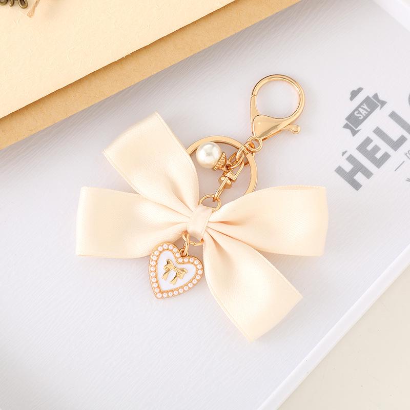 Creative Pearl Bow Pendant Keychain: Exquisite Gift Accessory for Bag or Phone Case