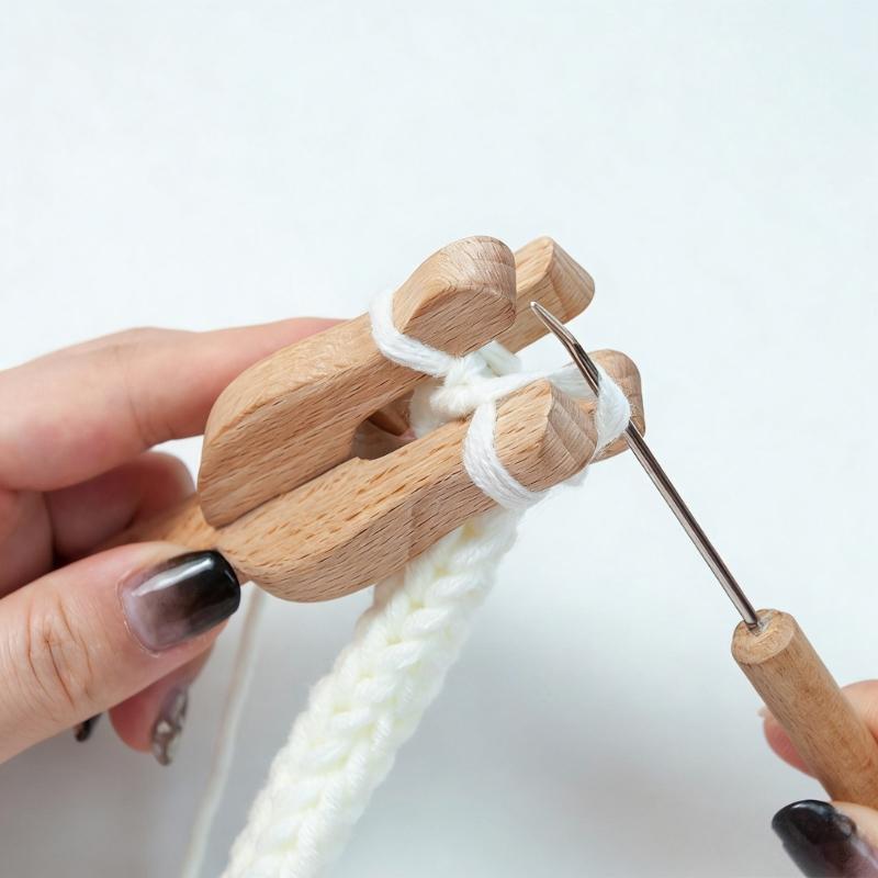 4 Pegs Wooden Knitting Fork With Bent Tip Knitting Hook and Sewing Needle For Scarves Blanket Hat Bag Home Decoration