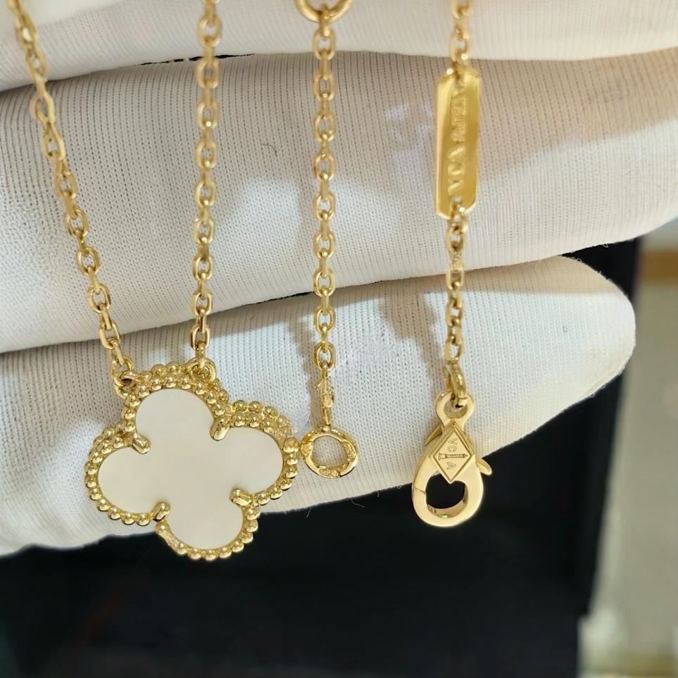 

Ожерелье с четырьмя листами клевера для женщин Двусторонняя подвеска из натурального белого рябчика и черного агата для женщин Metal Color: White Gold