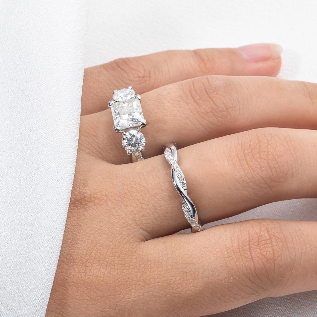 925 Silver Princess Cut Moissanite Ring with Twisted Arm and Four-Claw Setting - Light Luxury, High-End 18k Plated.