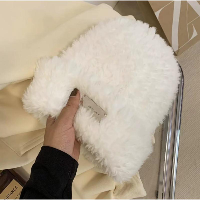 A Thick Loose Knitted Ear Protecting and Warm Cold Cap with A Large Head Circumference In Korean Style