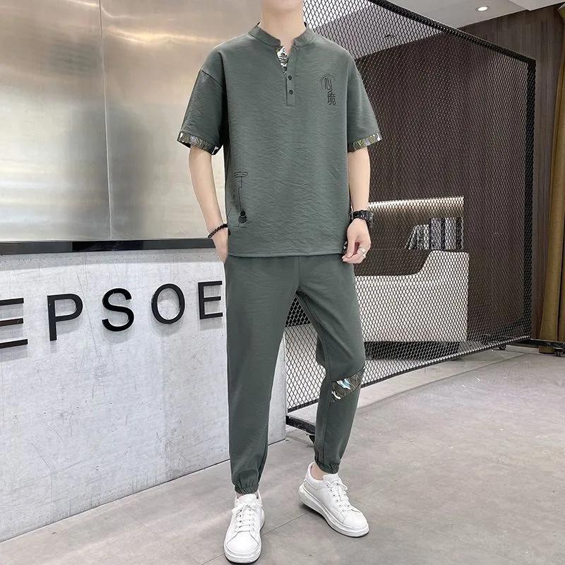 Traje casual de dos piezas de seda de hielo para hombre, pantalones de nueve puntos de verano, camiseta deportiva de manga corta bordada