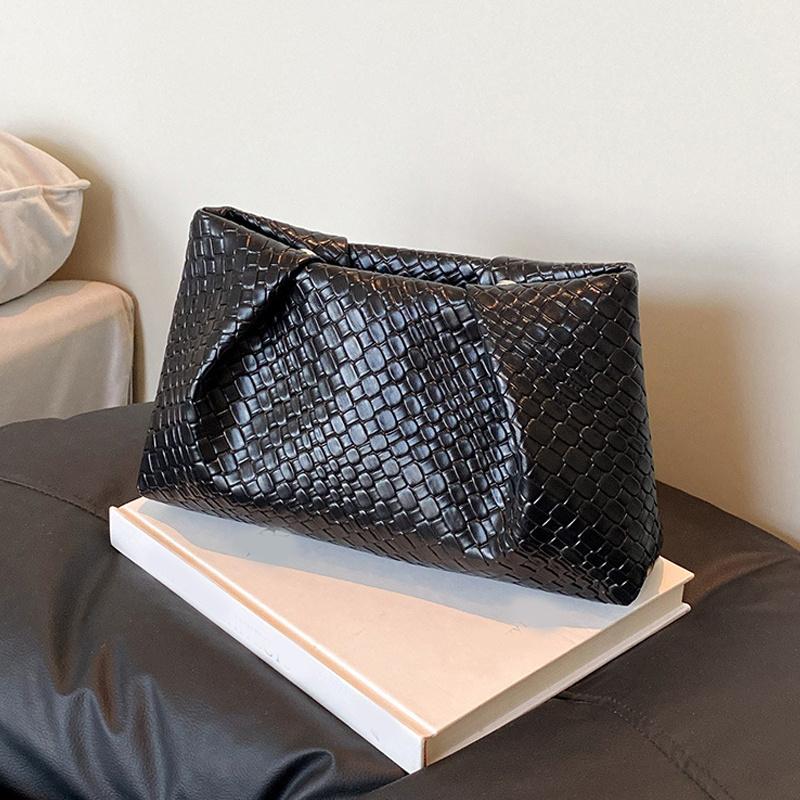 Large Capacity Shoulder Bag New Fashion Popular Woven Commuter Simple Clutch Bags Retro Evening Phone Pocket