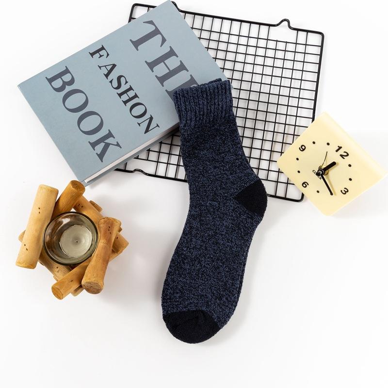 

5 Pairs of Men s Winter Fleece and Thickened Warm Loop Socks, Men s Mid-calf Floor Socks, and Striped Towel Socks for Winter 5 pairs темно-синього кольору