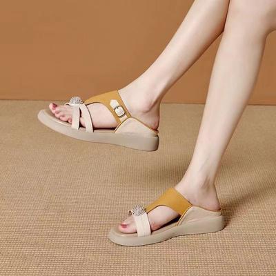 Fashion Soft Explosive Slippers 2025 Outer Wear Stepping On Shit Feeling Flat Bottom Rhinestone Comfortable Soft Bottom Women's Sandals