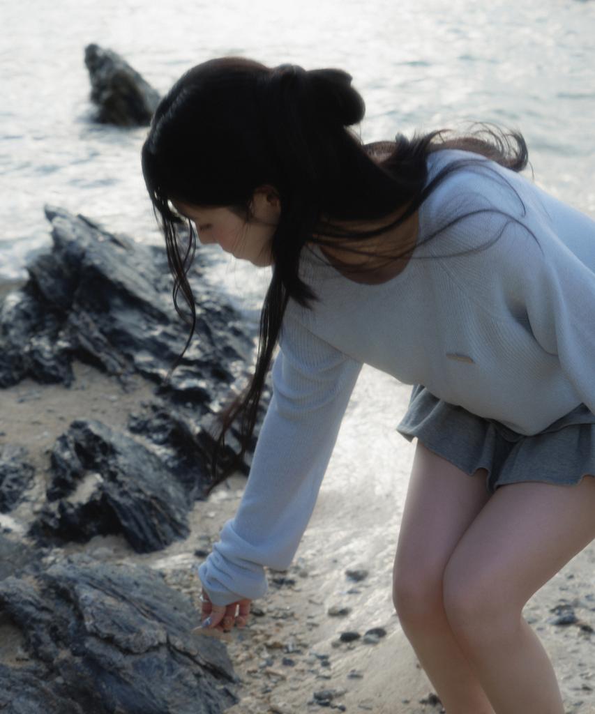 ROSEFRANTZ Boatneck Sheer Basic Knit [Sky Blue]