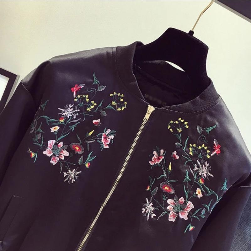 Damen Bomberjacken Weiblich Frühling Herbst Bestickt Weiß Baseball Flieger Mäntel Locker Trend Oberbekleidung Modern