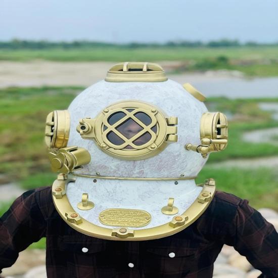 45.72 cm White Diving Helmet Mark V US Navy Diving Divers Helmet with Wooden Base Nautical Maritime Decor Best Gift