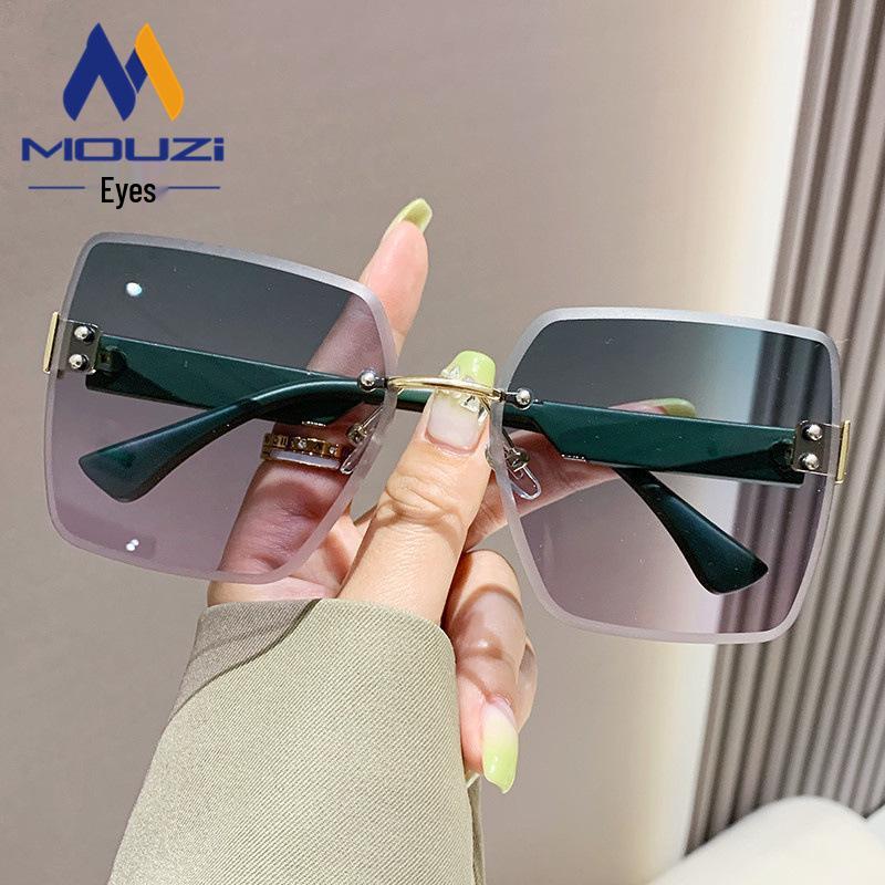 

2025 Женские Модные Солнцезащитные Очки в Крупной Оправе с Защитой от УФ-лучей в Уличном Стиле