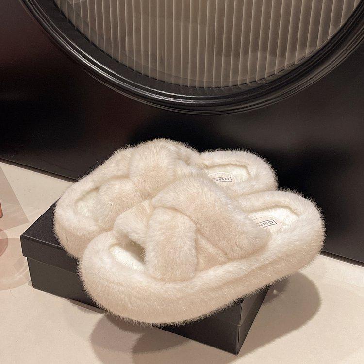 Mao Mao slippers women's outer wear 2025 autumn and winter new models go out thick-soled plush shoes fashionable foreign style home cotton mop