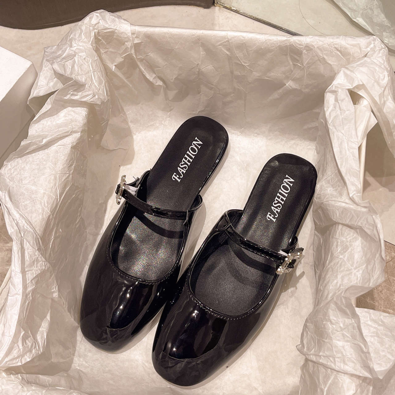 

Fashion bag head half slippers women s summer wear 2025 new retro high-end small sandals lazy shoes 40