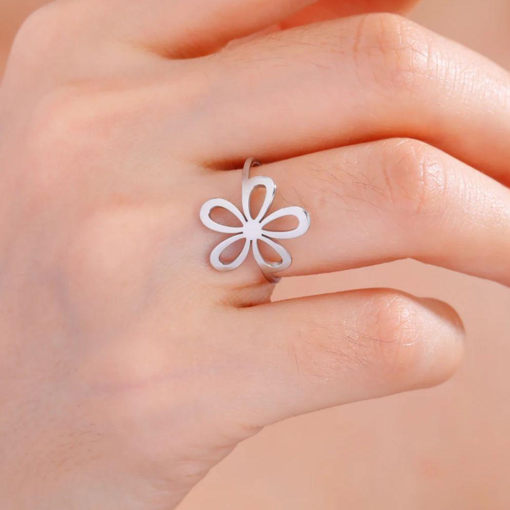 Teamer Cute Flower Ring Stainless Steel Gold Color Finger Rings Women Fashion Jewelry Romantic Birthday Gift Wholesale 2026 New
