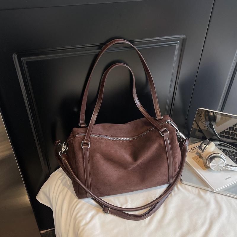 2025 Autumn New Shoulder Bag Large Capacity Messenger Bag Simple Niche Pillow Bag Boston Women's Bag Handbag