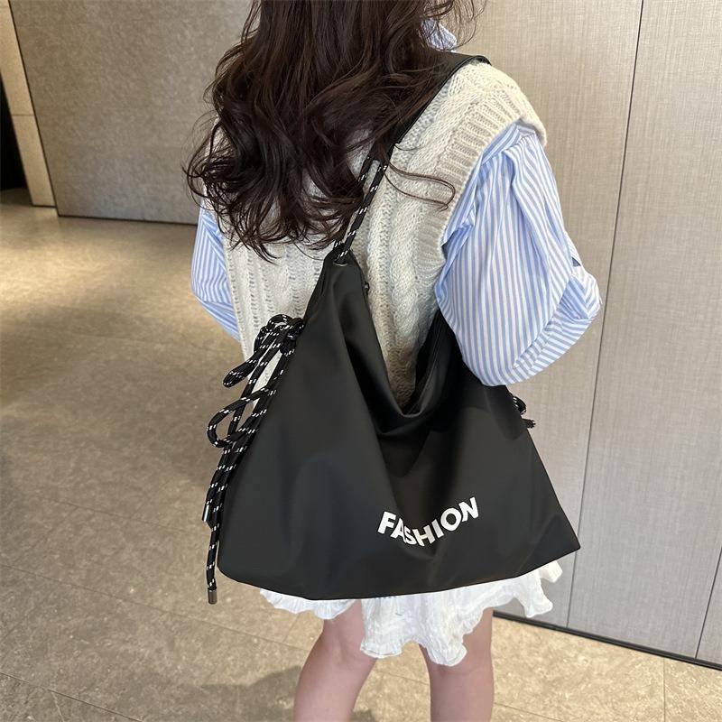 Neue vielseitige Schulter-Umhängetasche für Herbst und Winter, Nylontasche, Damen-Handtasche mit großem Fassungsvermögen, hochwertig, Pendler-Tragetasche