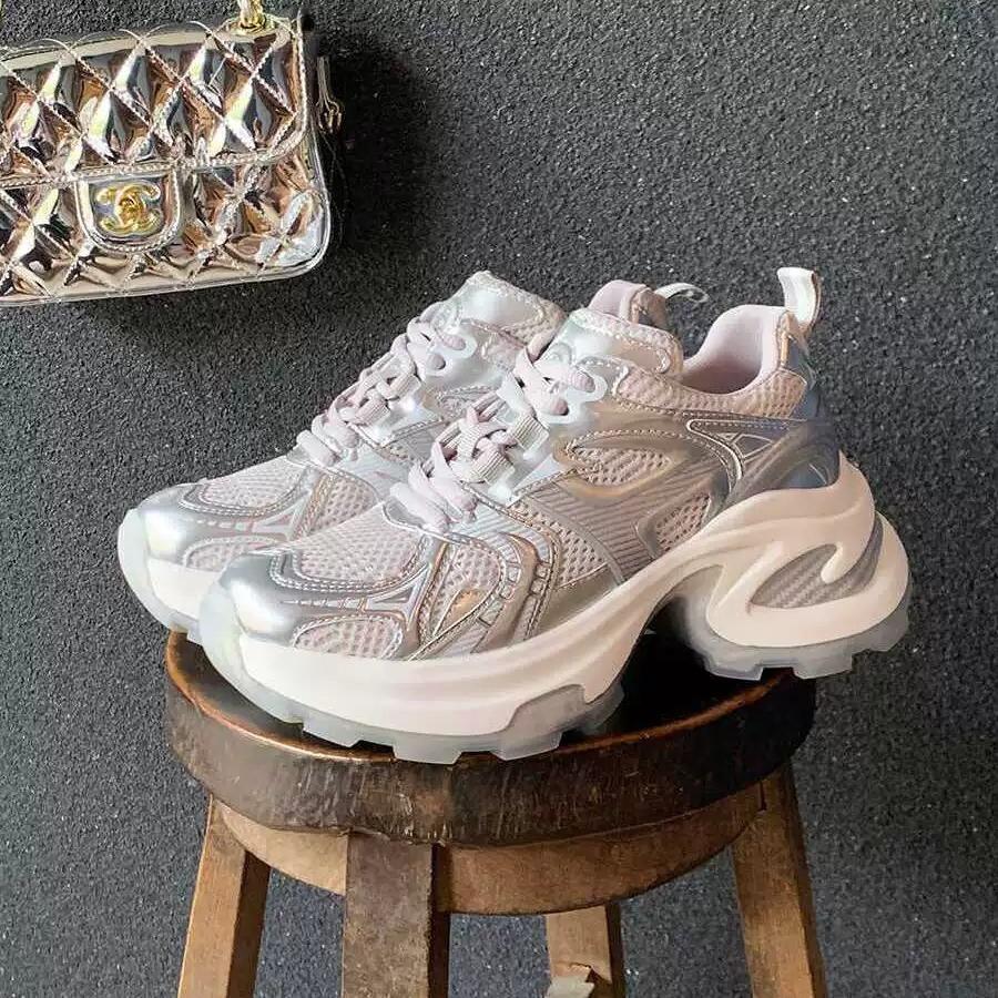 

[Galoa] Легкая спортивная обувь женская дышащая сетчатая толстая подошва увеличивающая рост обувь для папы женская весна 2025 новый тренд 35 серебряный