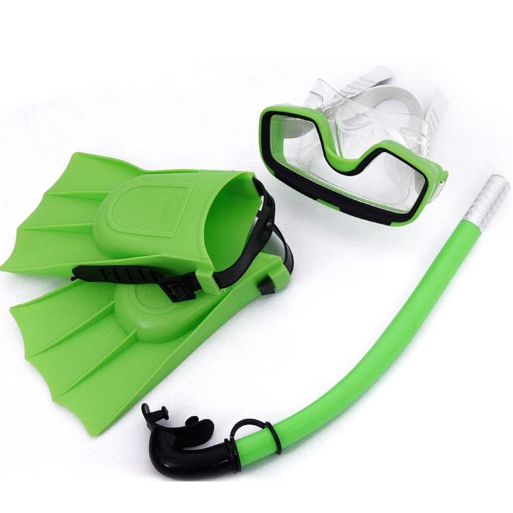 Trockenschnorchel-Set für Kinder: Tauchmaske, Schnorchel, Flossen und Schwimmbrille.