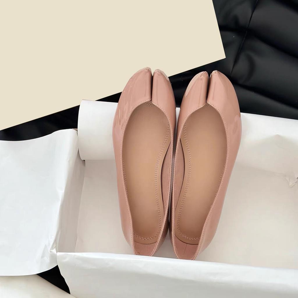 Französische rote Retro-Flachboden-Split-Toe-Schuhe für Damen neue Schweinsfüße, Hufeisen, flacher Ausschnitt, Ein-Pedal, Ballett-Einzelschuhe für Damen
