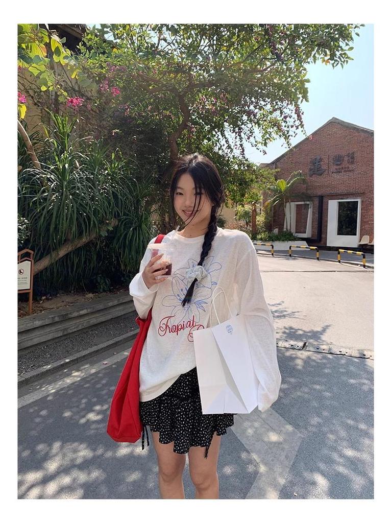 Women's Casual Long Sleeve Crew Neck Printed T-Shirt - Slimming, Sun Protection, Loose Fit, White Summer Cover-up.