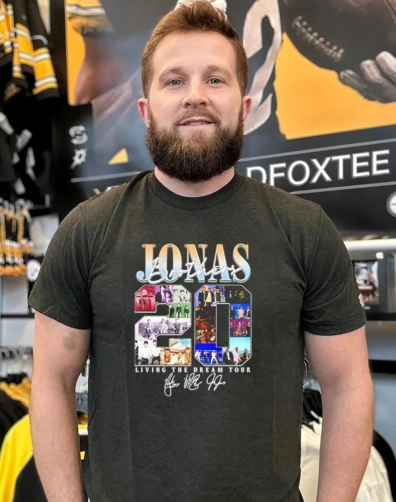 Jonas Brothers 20th Anniversary Living The Dream Tour T-Shirt – Color Collage Gr