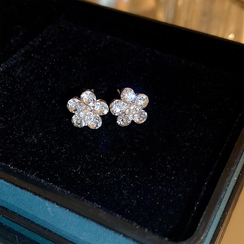 Orecchini a lobo in Zircone Light Luxury Moda Donna Fiore Foglia Eleganti Orecchini a lobo con Perla Sintetica Gioielli per Feste Matrimoni
