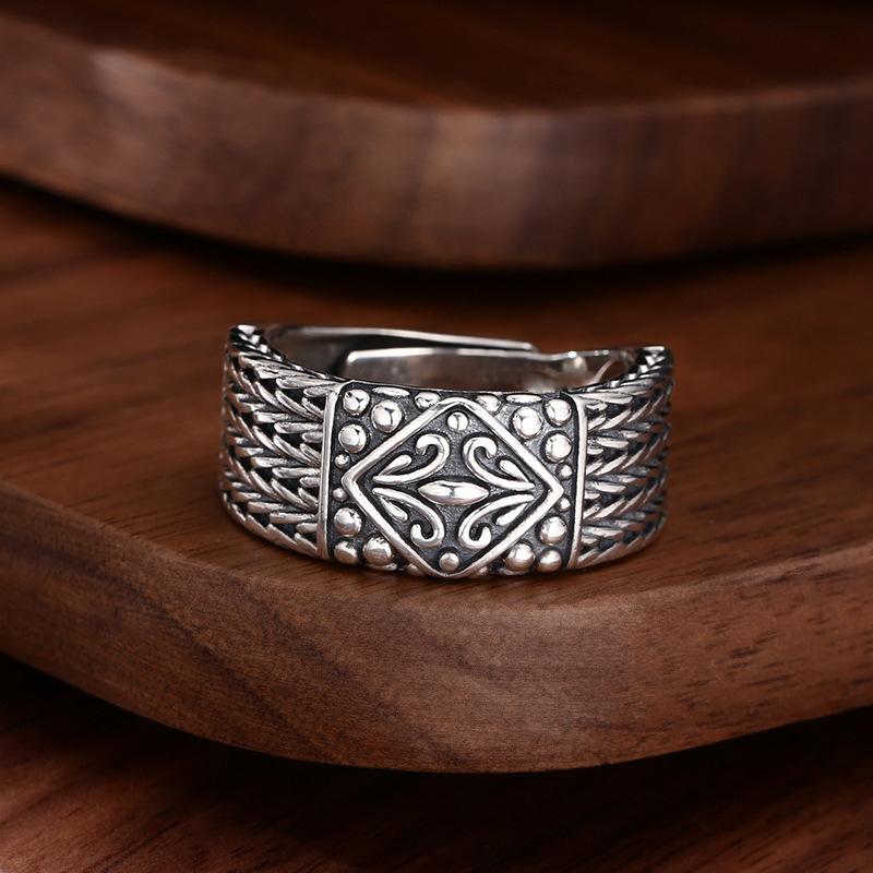 High-end Trendy Ring with Woven Pattern and Iris Flower Design, Open-ended Vintage Fashion Accessory