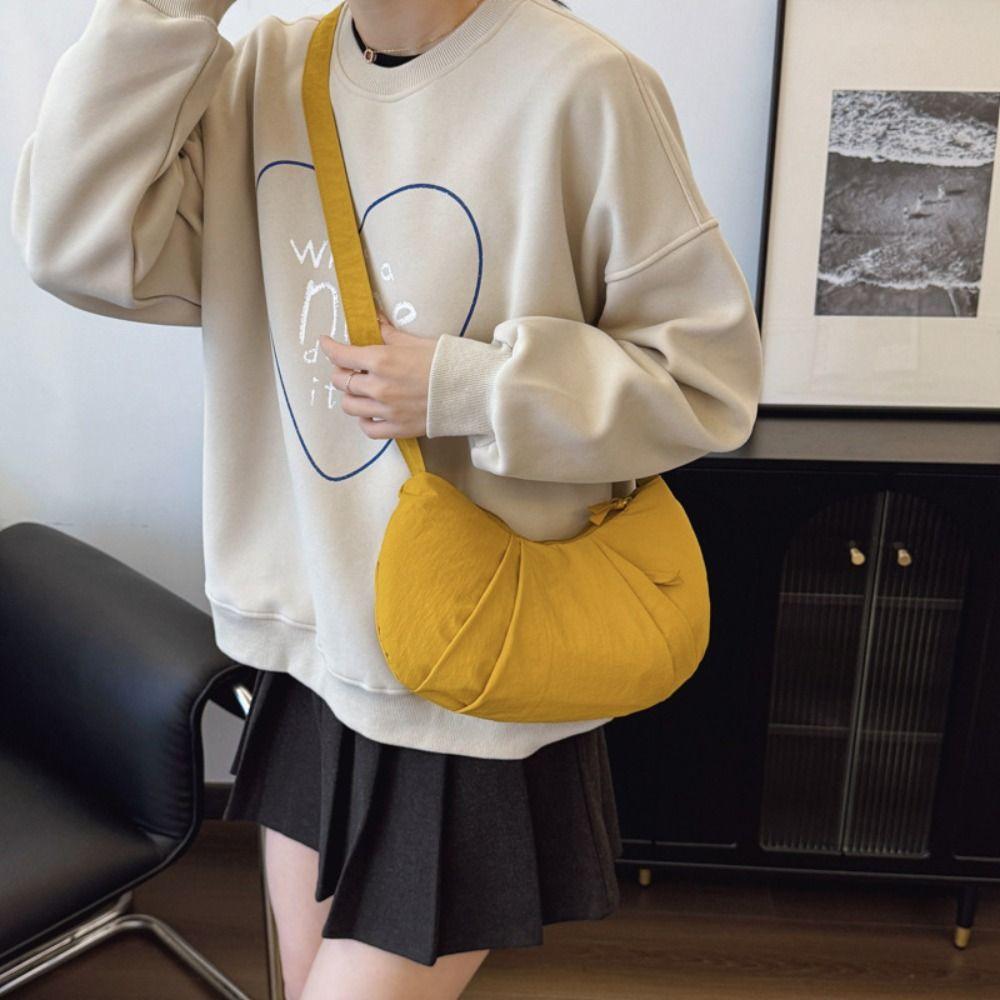 Korean Style Nylon Shoulder Bag Lightweight Sports Messenger Bag Zipper Dumpling Bag Male/Female