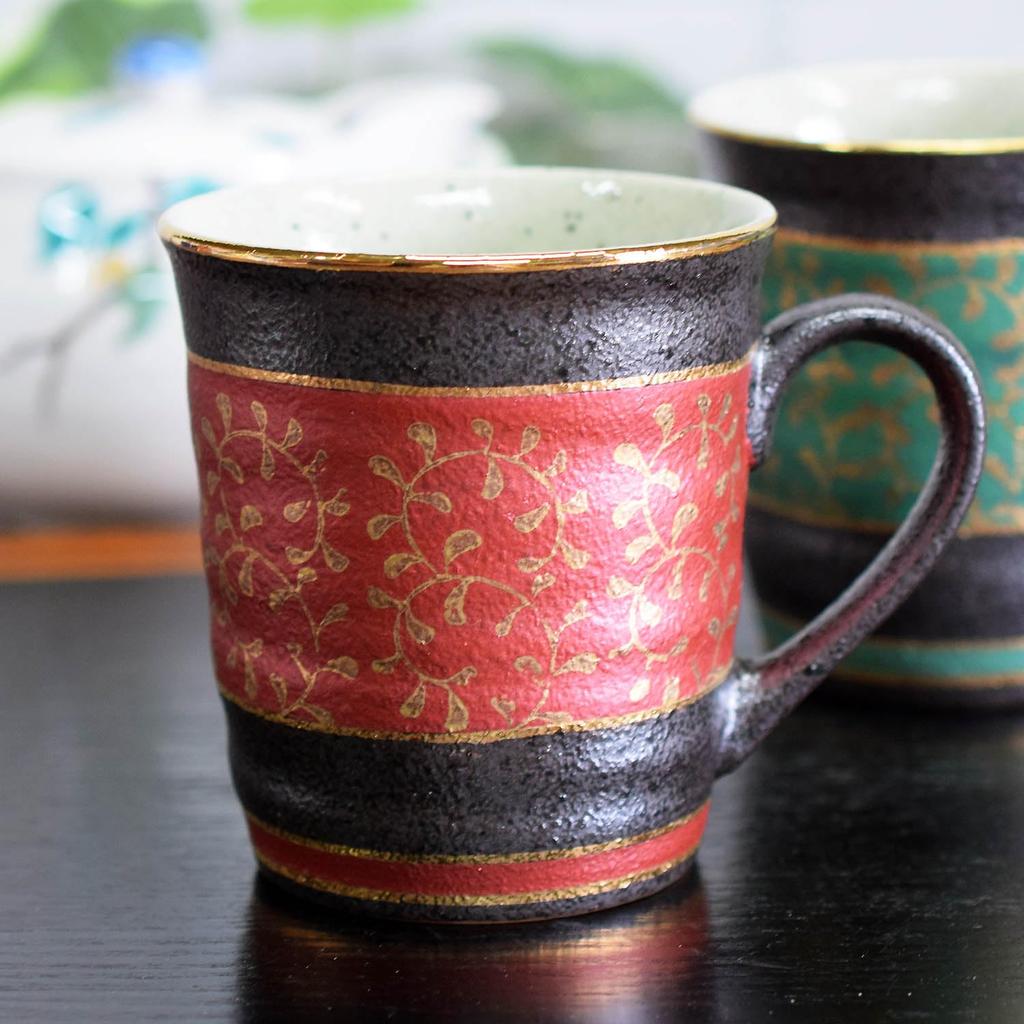 Kutani ware ceramic pair mugs, gold arabesque pattern, AK5-0886