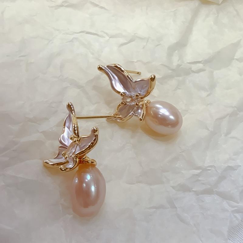 Dancing butterfly gentle charming French sweet beautiful woman natural pink pearl earrings silver needle butterfly love flower stud earrings