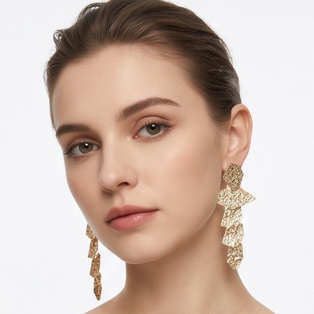 European & American Stylish Irregular Flower Stud Earrings for Women's Elegant Personality