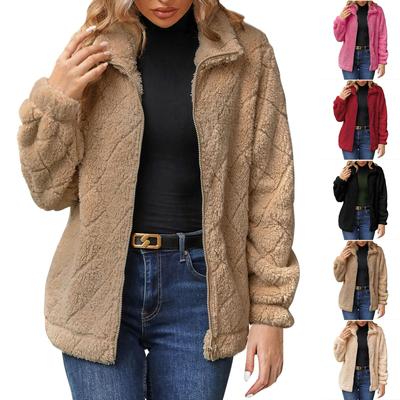 Et cardigan d'hiver à manches longues pour femme avec manteau à fermeture éclair