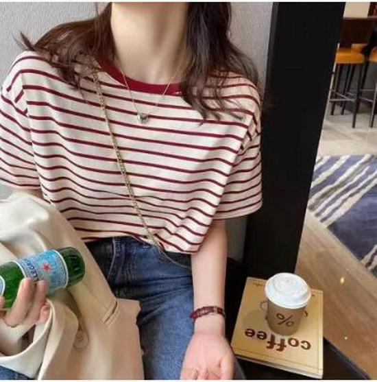 

Женская белая зеленая полосатая ретро-футболка - хлопок, короткий рукав, свободный крой, универсальный летний тренд M красный