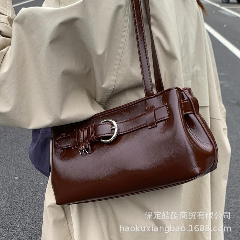 Large-capacity bag women's autumn and winter versatile 2025 new simple Korean version niche design single shoulder underarm bag method stick bag