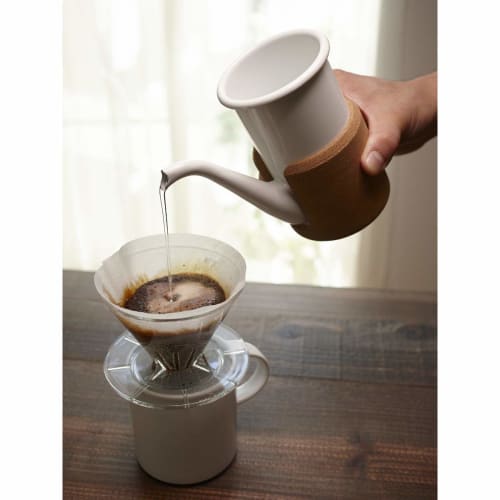 Form Lady cupPot, a Hand-operated Enamel Pot, In Brown and Omoiki Peppermint Blue.