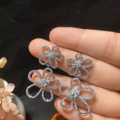 Banquet Shine Earrings Temperament Design Sun Flower French Retro Earrings Cubic Zirconia Hollow Flower Earrings for Women