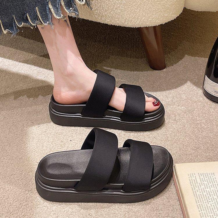 Thick bottom one-word drag women's outer wear 2024 spring and summer new casual fashion beach non-slip breathable cool slippers tide