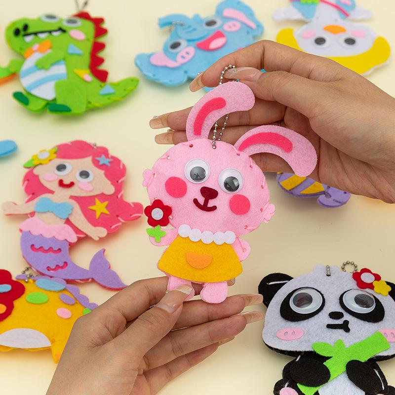 Kit de manualidades para llaveros de animales DIY para niños: Adornos Creativos de Costura No Tejidos