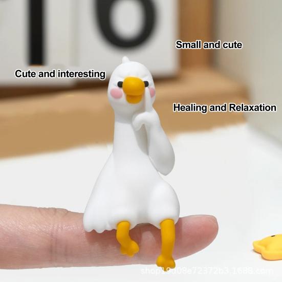 Yousheng 3D Duck Ornament Resin Cartoon Mini Duck Figurine Computer TV Monitor Decoration Collectible for Friends Gift Car Screen Display