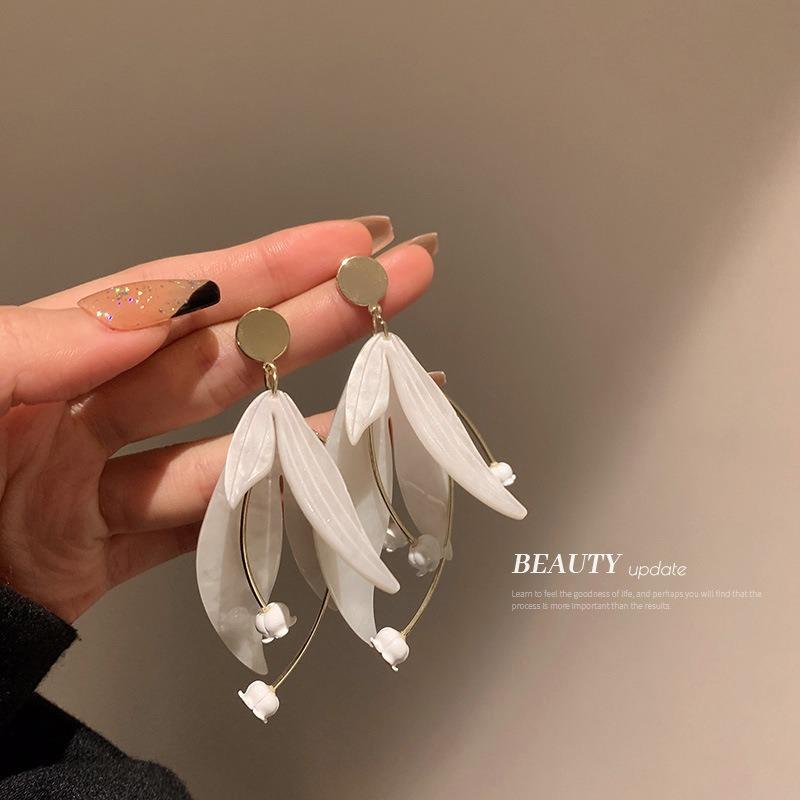 Silver needle super fairy flower petal earrings Korean niche high-end stud earrings ins Mori girl versatile earrings female