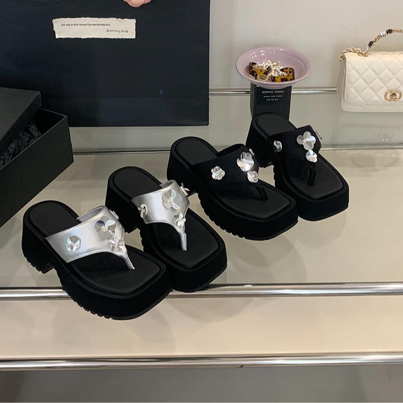 Fashion Shoes Woman 2025 House Slippers Platform On A Wedge Heeled Mules Rubber Flip Flops Glitter Slides Summer High Hawaiian Jelly Sca