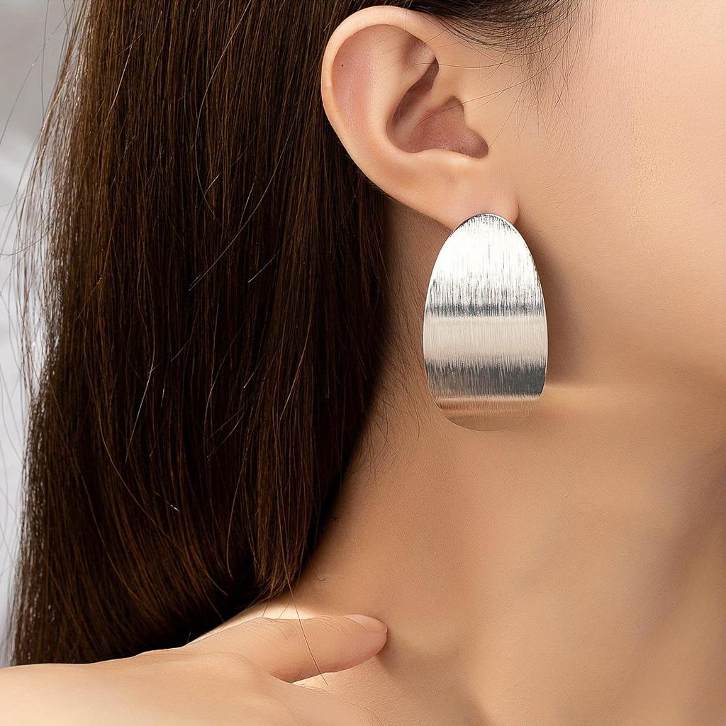 Boucles d'oreilles ovales en métal surdimensionnées tendance avec une finition texturée