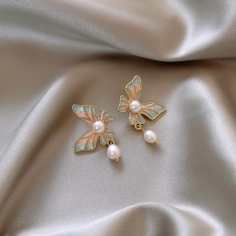 Butterfly Pearl Stud Earrings - S925 Silver Needle, Oil Painting Style, 2023 Trend, Elegant Fashionable Accessories
