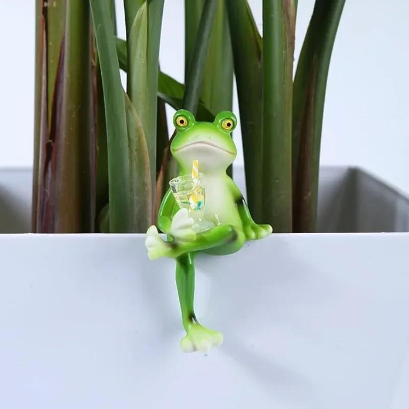 Miniature Frog Figurines Plant Decorations for Pots, Funny Frog Garden Decor Outdoor Gifts Women Frog Statue Planter Hugger